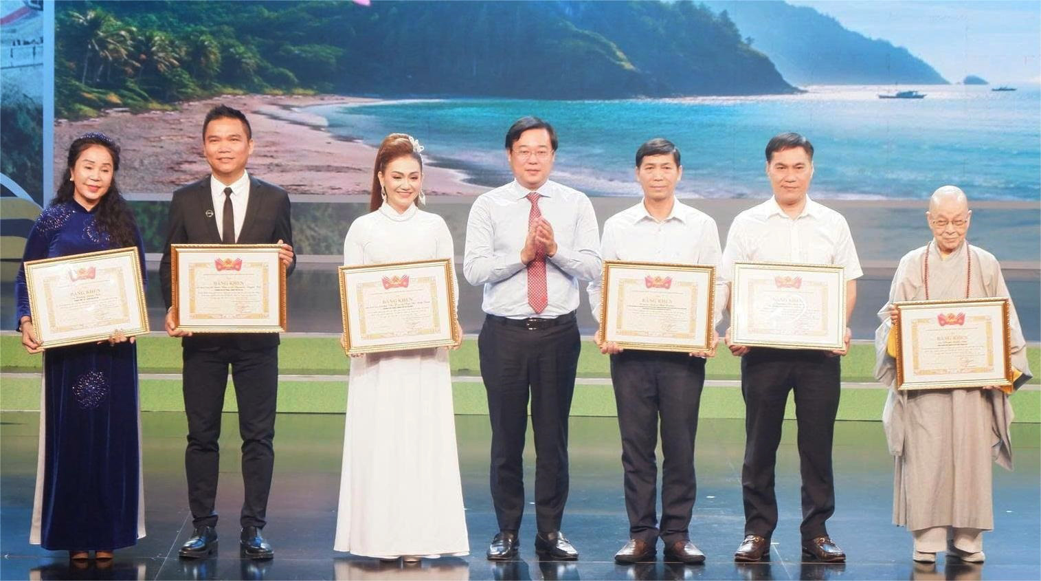 hành trình mùa xuân - Ảnh 1.