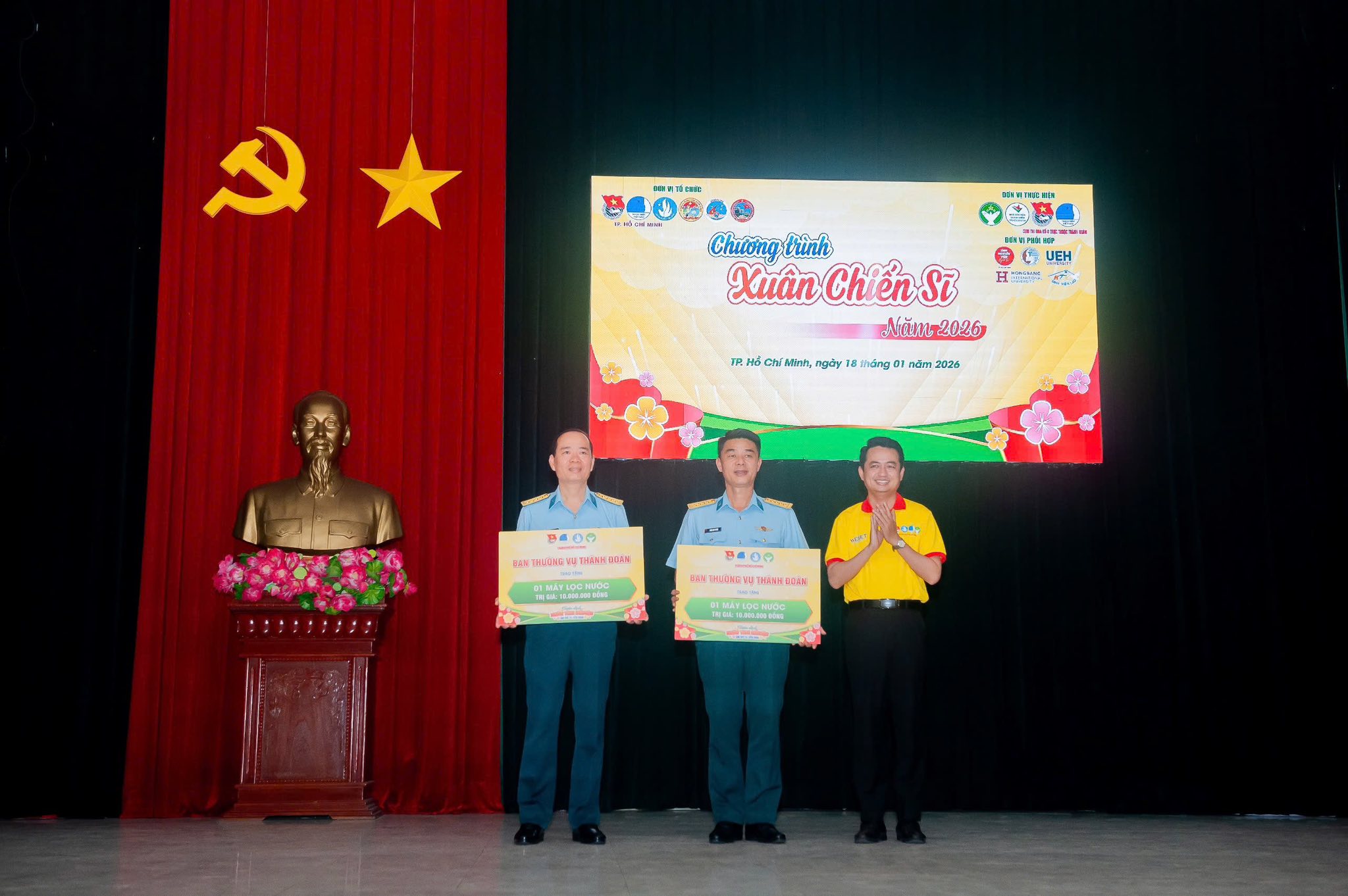 Tuổi trẻ thành phố Bác tiếp lửa mùa xuân chiến sĩ nơi tuyến đầu canh trời - Ảnh 2.