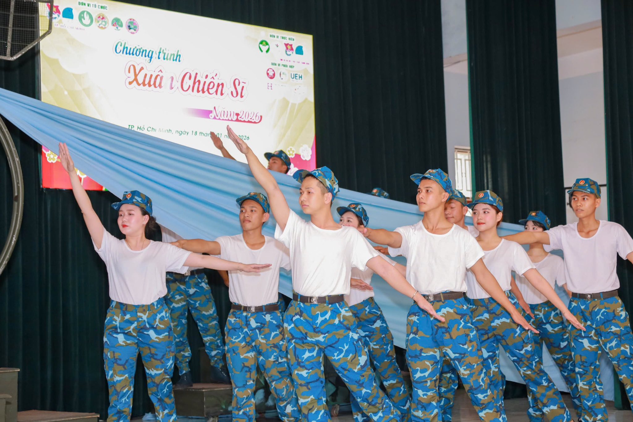 Tuổi trẻ thành phố Bác tiếp lửa mùa xuân chiến sĩ nơi tuyến đầu canh trời - Ảnh 3.