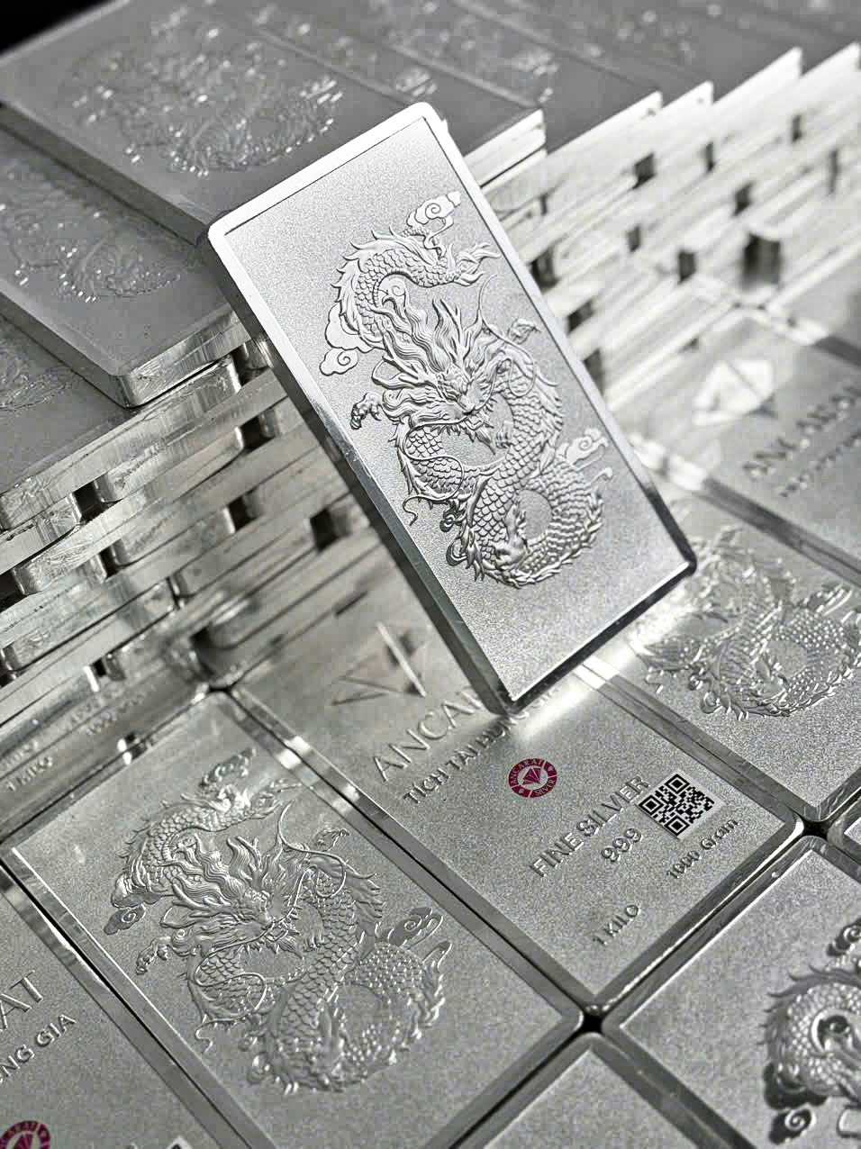 Sáng nay giá vàng trong nước giảm 5,1 triệu đồng/lượng - Ảnh 2.