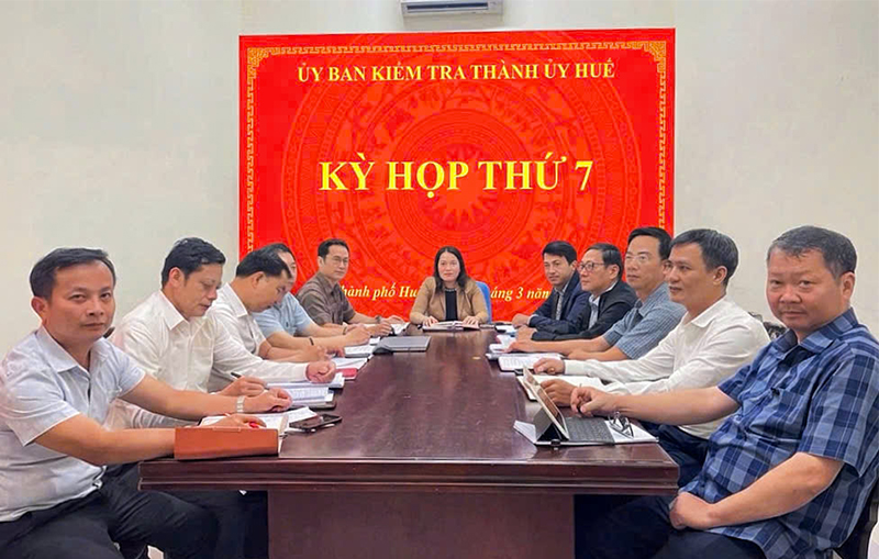 Đề nghị kỷ luật nguyên Phó viện trưởng Viện Kiểm sát nhân dân TP Huế vì tham nhũng - Ảnh 1.