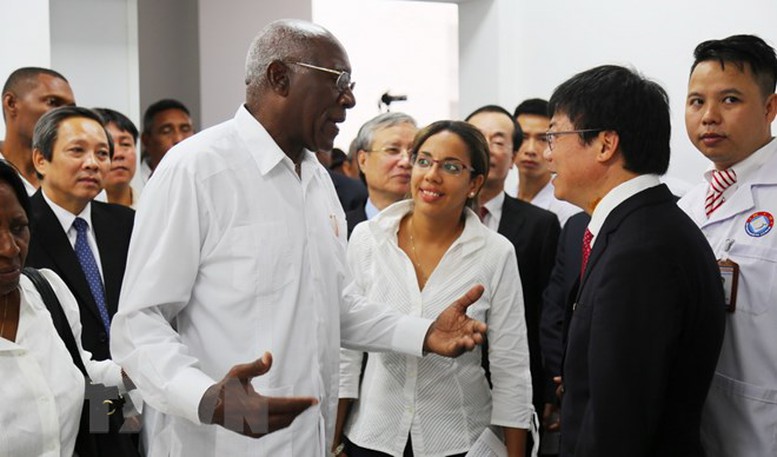 NGHĨA TÌNH CUBA VÀ NHỮNG "CHIẾN SĨ ÁO TRẮNG" - Ảnh 3. Nghĩa tình Cuba và những 'chiến sĩ áo trắng' không biên giới - Ảnh 4.