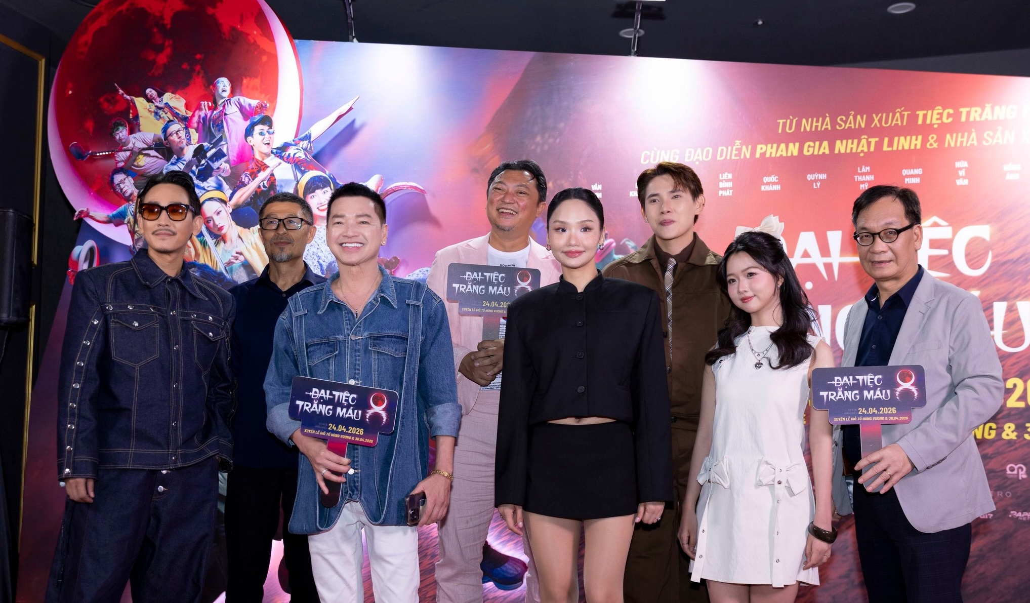Bộ phim khiến người ta muốn chửi vì quá dở, nhưng hóa ra hay xuất sắc - Ảnh 1. Đại tiệc trăng máu 8 - Ảnh 1.