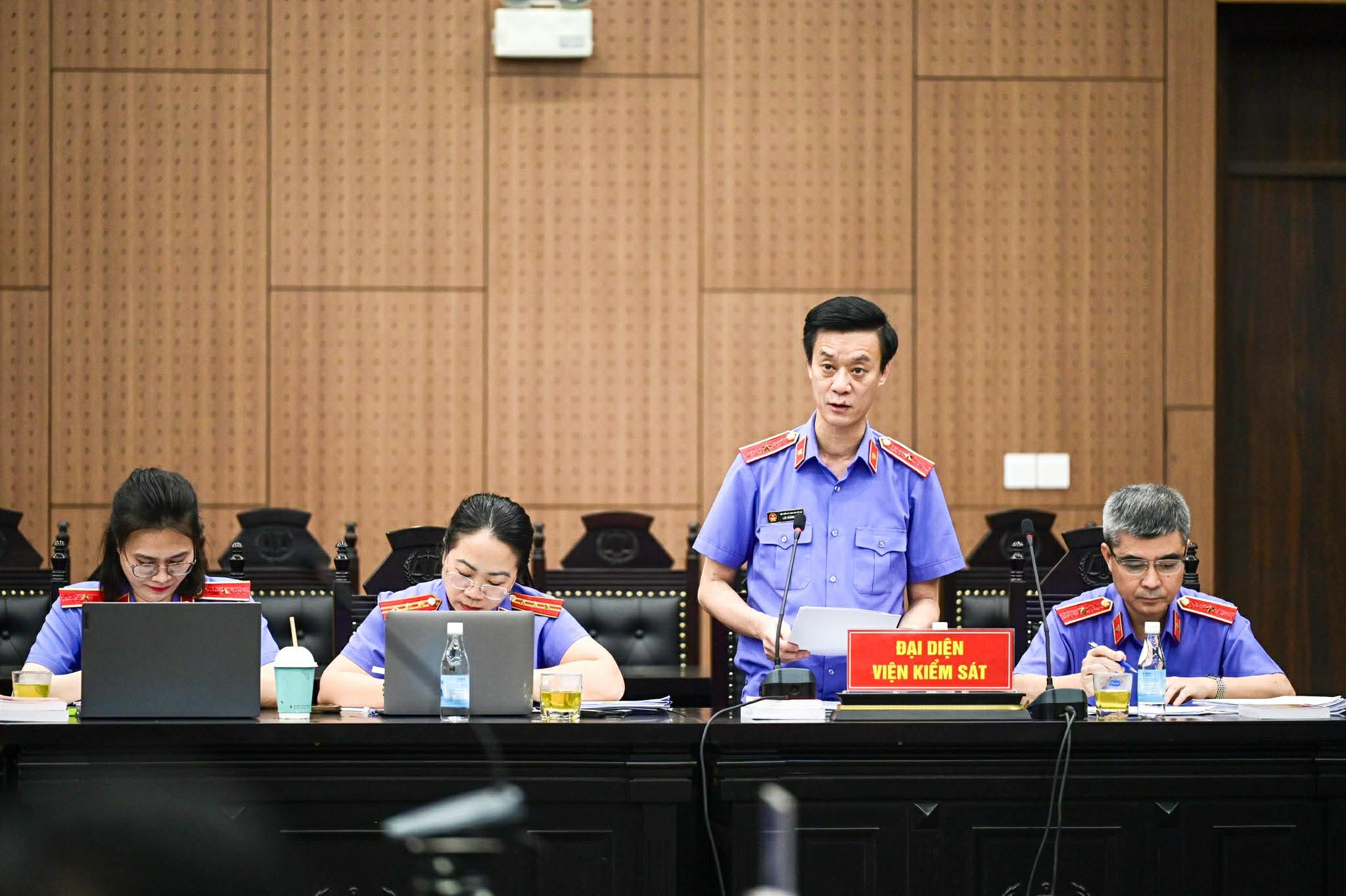 Cầm 200.000 USD, cựu Thứ trưởng nói 'nhận tiền trong giây phút không chín chắn' - Ảnh 3.
